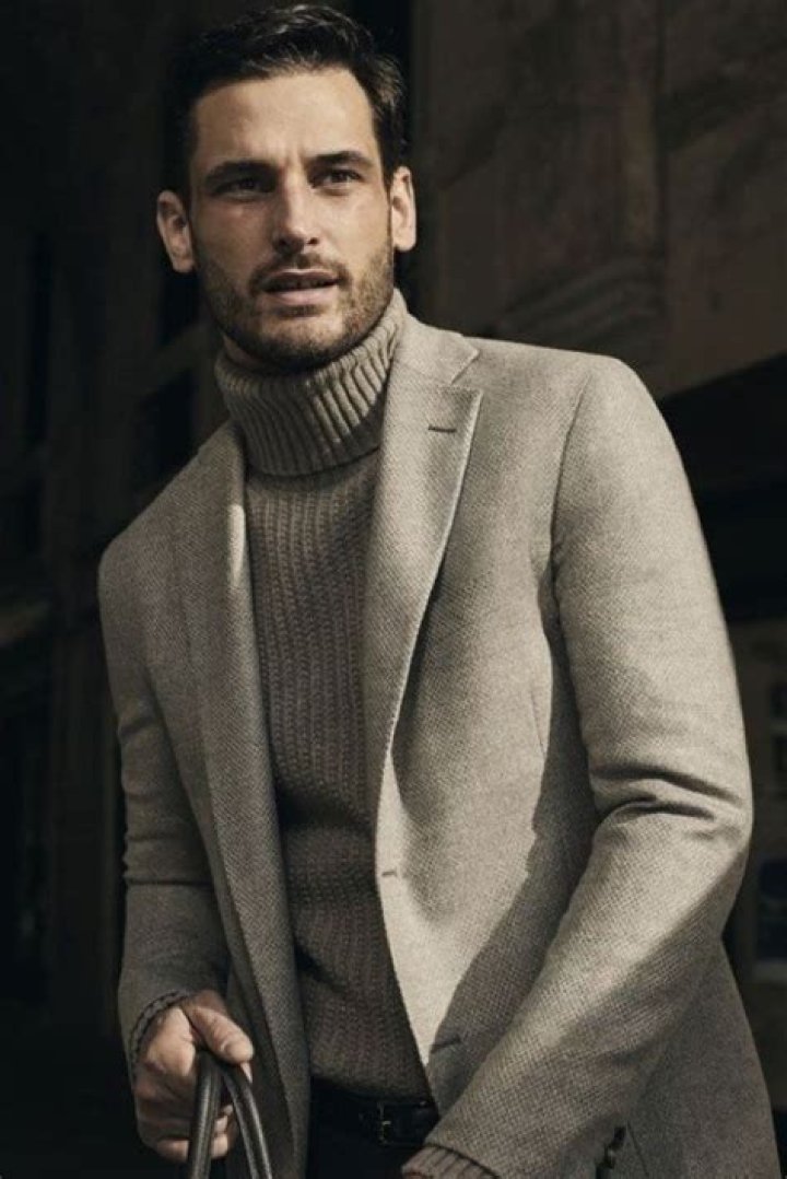 Are turtlenecks business casual?