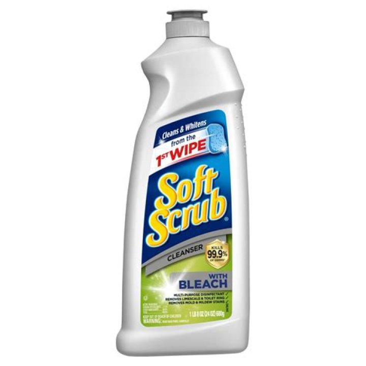 Can bleach and soap be mixed?