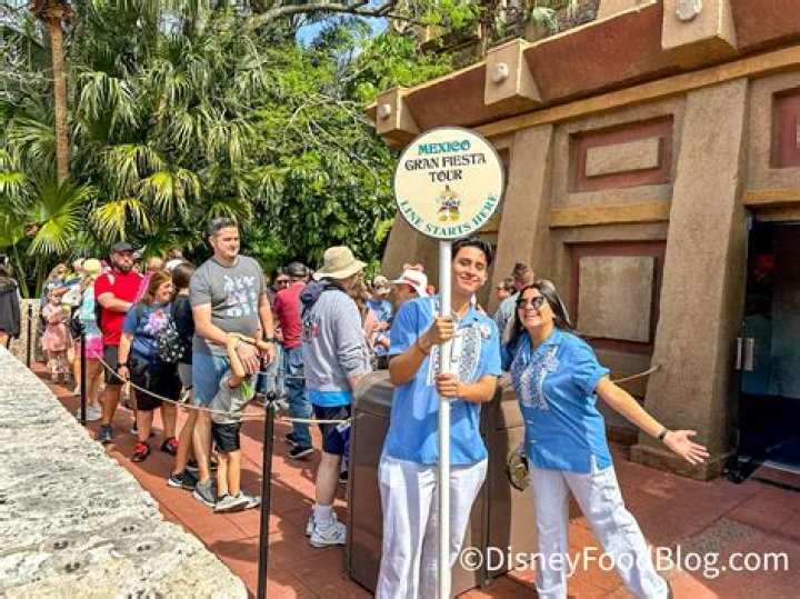 Can Disney cast members accept gifts?