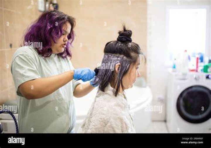 Can students in Japan dye their hair?