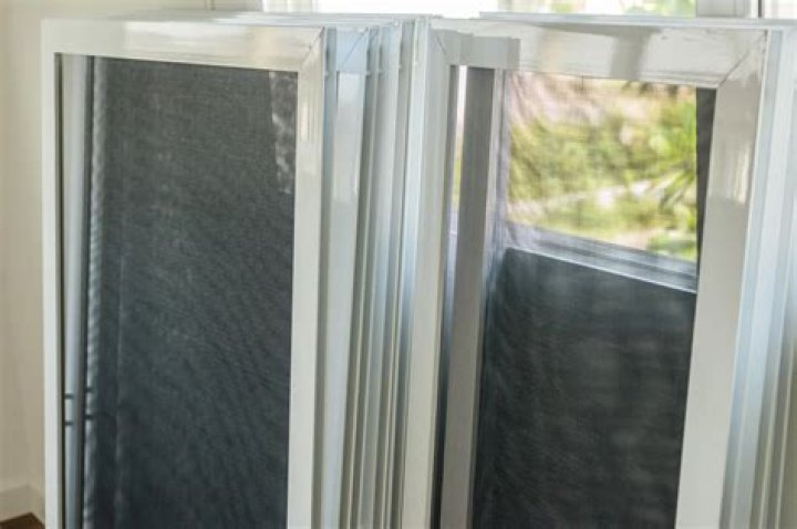 Do window screens block dust?