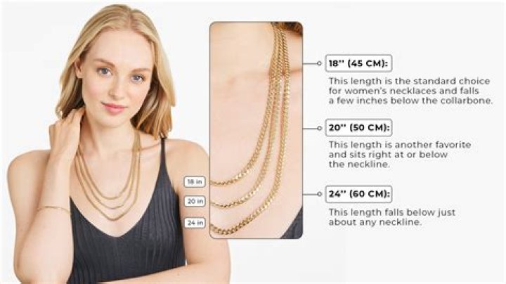Does Raya wear a necklace?