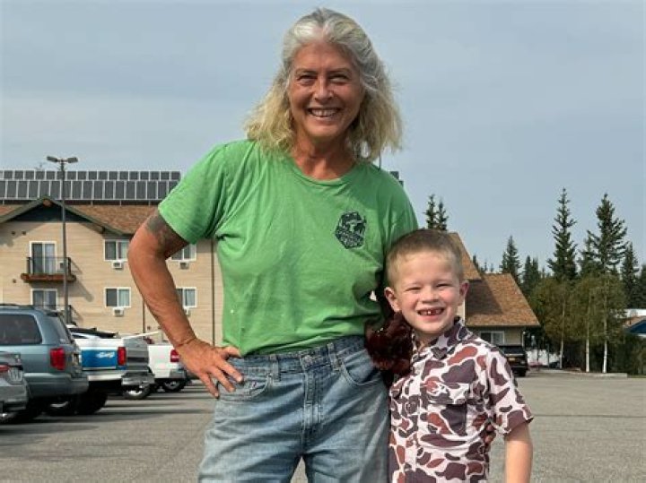 Does Sue still own kavik?