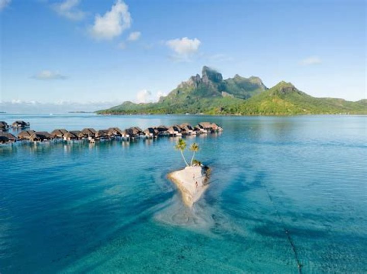 How is Bora Bora water so clear?