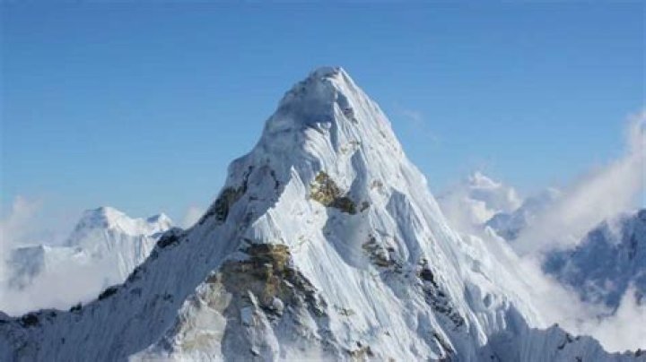 How long can you breathe on Mount Everest?