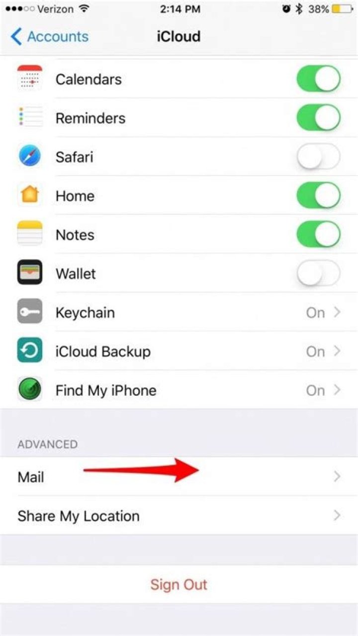 How long do deleted messages stay in iCloud?