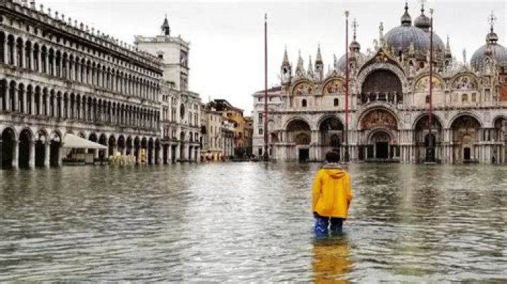 Is the city of Venice sinking?