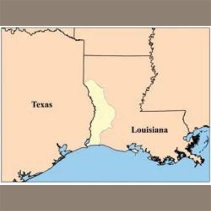 Which river serves as a land border between Texas and Mexico?
